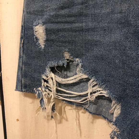 🦋FOREVER 21 RIPPED JEAN SHORTS🦋 - Picture 2 of 4